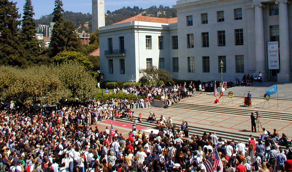 Photo of students gathering for a UC Berkeley Free Speech Movement event at Sproul Hall