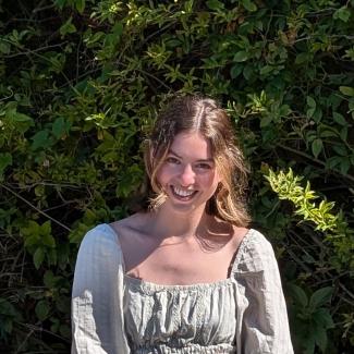 headshot of Hanna Dalton sitting on the grass